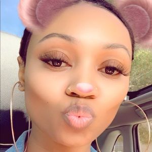 Meet your Posher, Joelle